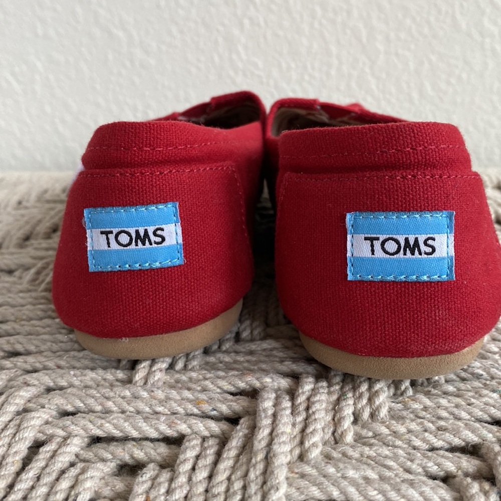TOMS - Picture 3 of 5